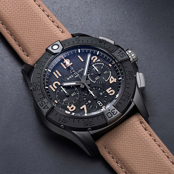 Avenger Night Mission B01 42 mm chronographe automatique en titane et ceramique
